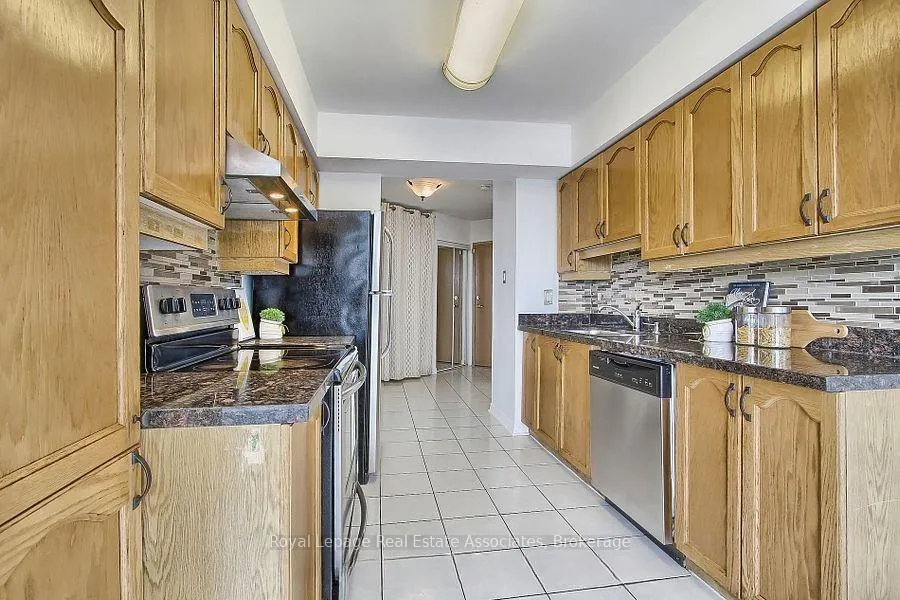 Photo 16 of Unit 511, 55 Elm Drive W, Mississauga, City Centre — HOMEH