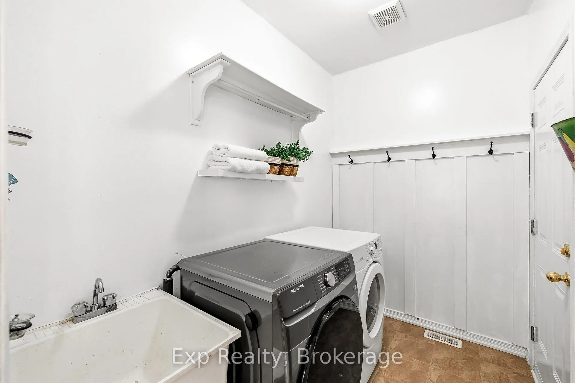 Photo 23 of 803 Greenly Drive, Cobourg — HOMEH