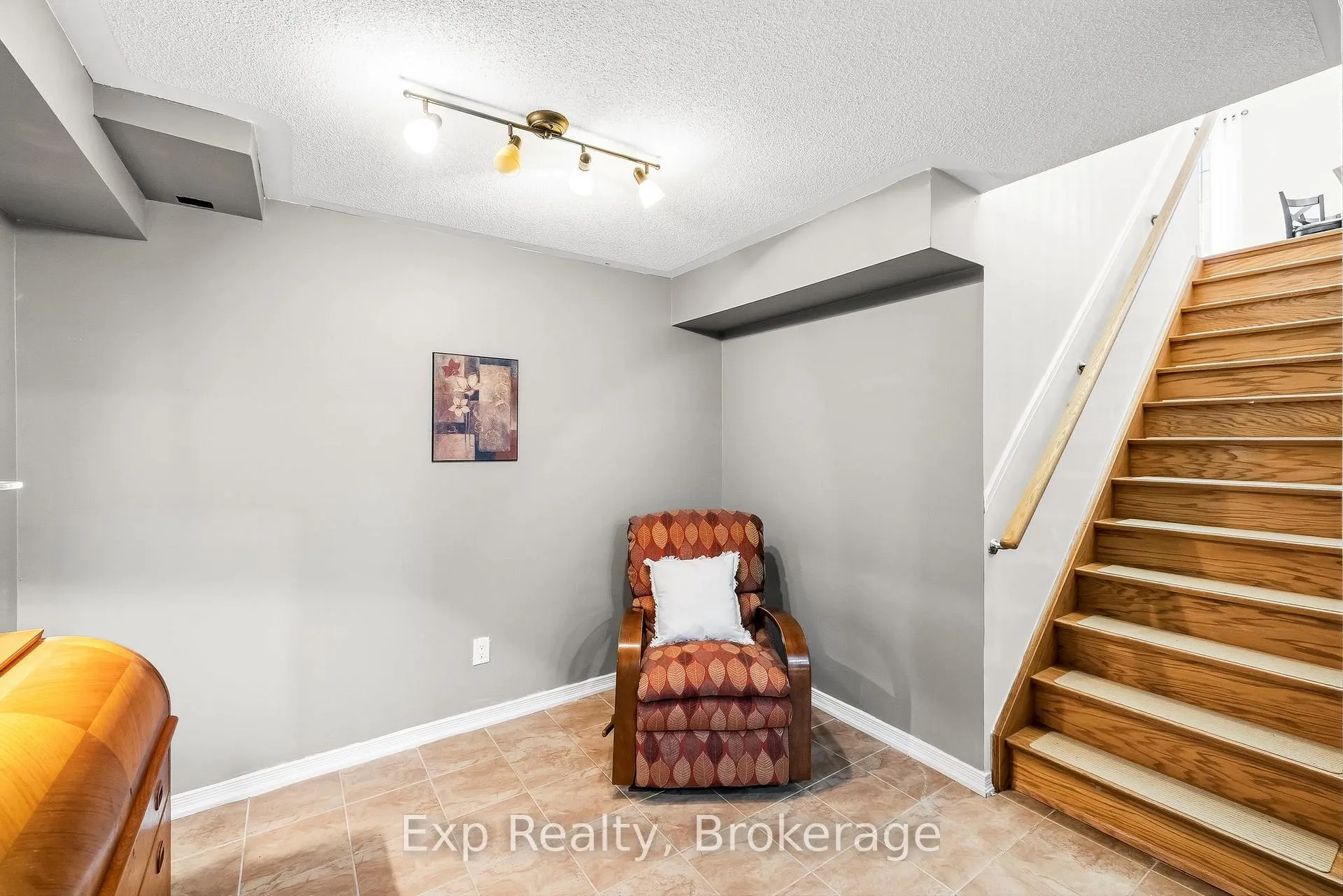 Photo 24 of 803 Greenly Drive, Cobourg — HOMEH