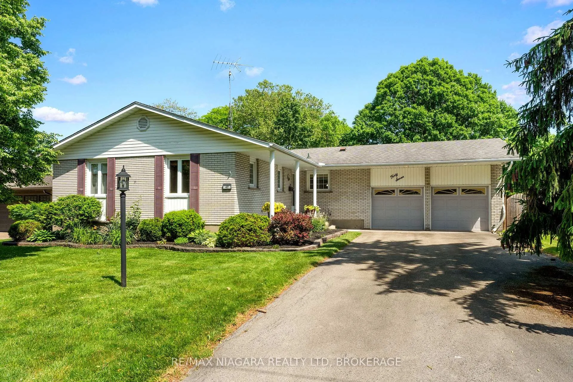 Photo 2 of 47 Windermere Road, St. Catharines, Glendale/Glenridge — HOMEH