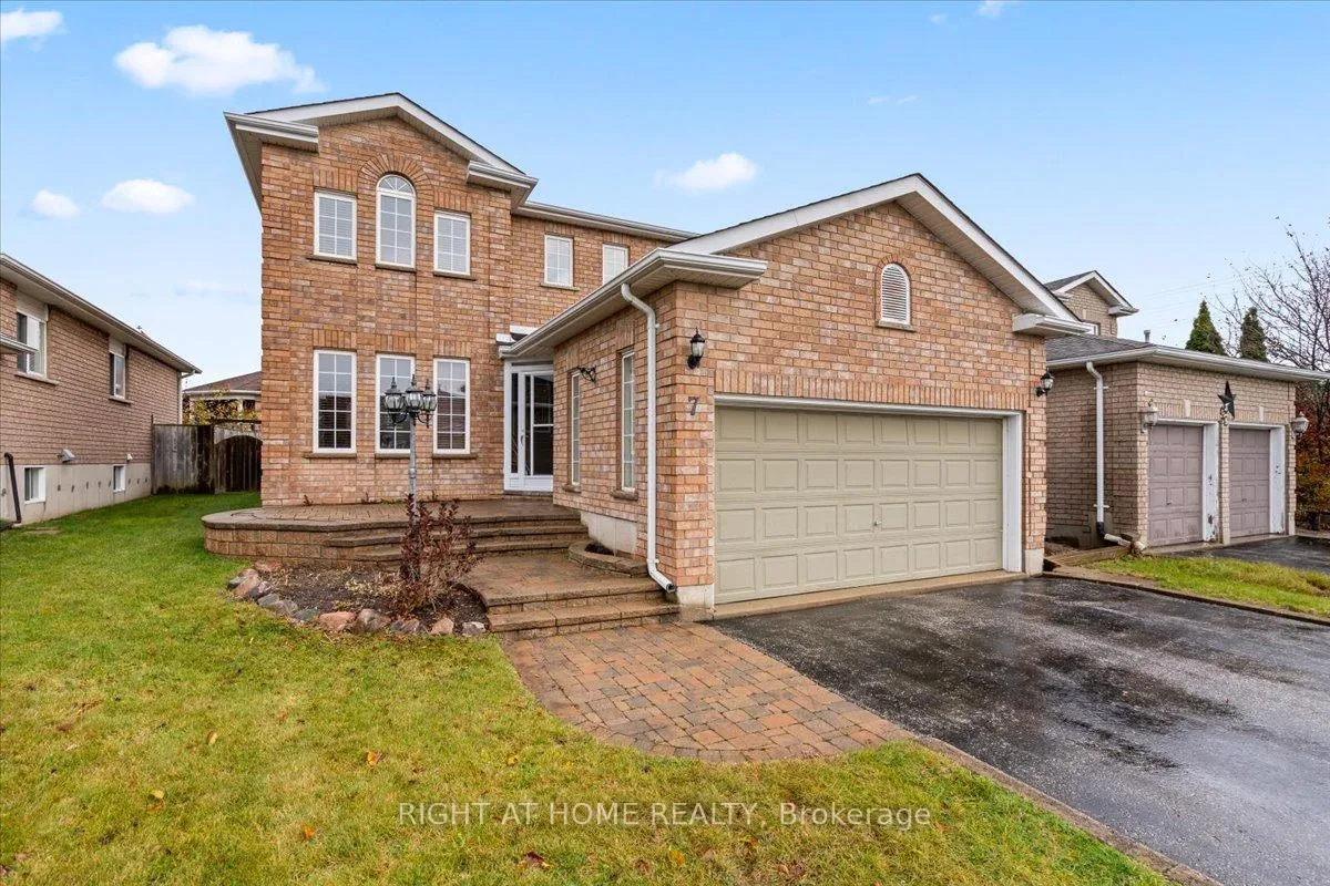 Photo 2 of 7 Michael Crescent, Barrie, East Bayfield — HOMEH