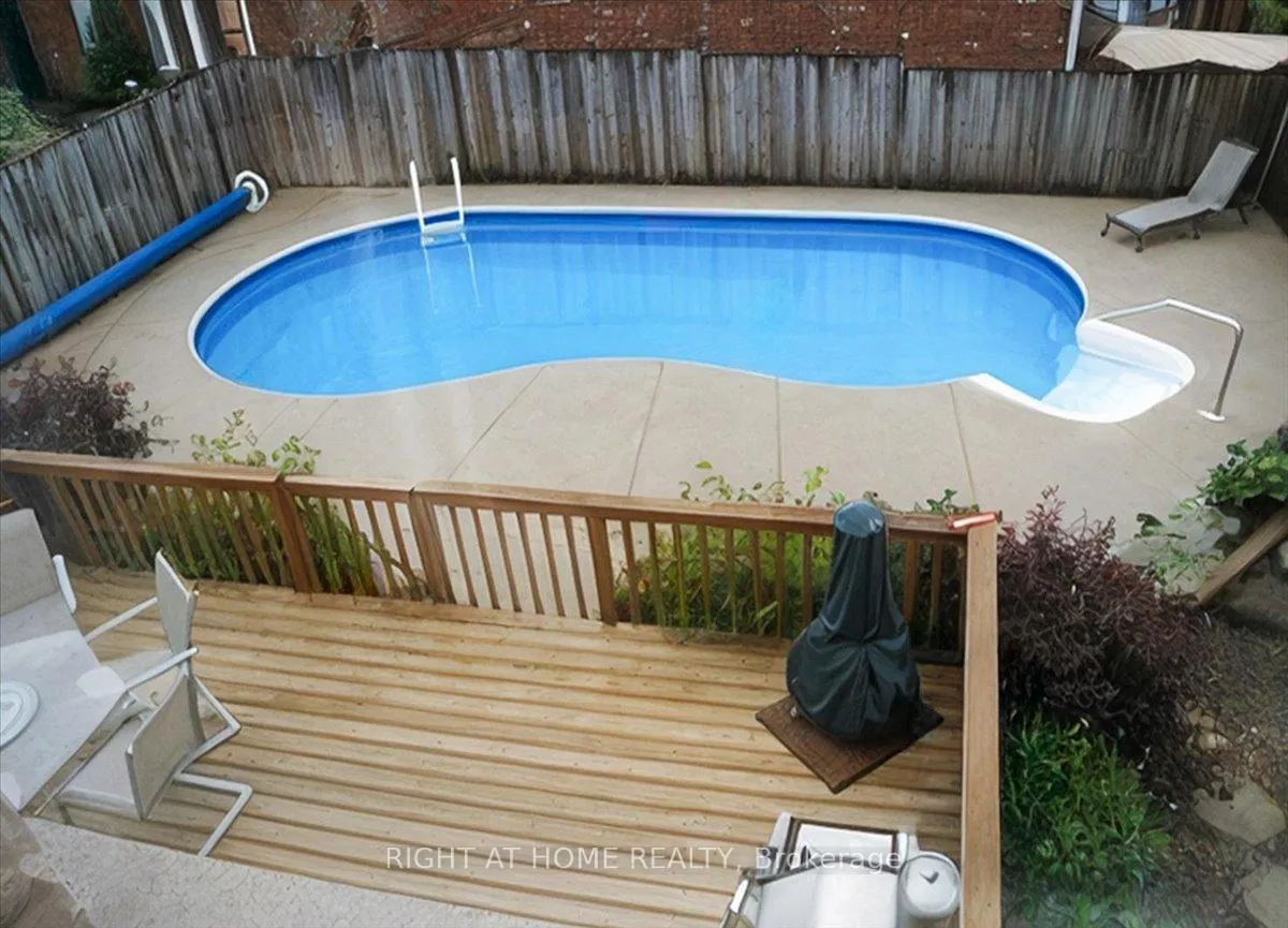 Photo 3 of 7 Michael Crescent, Barrie, East Bayfield — HOMEH