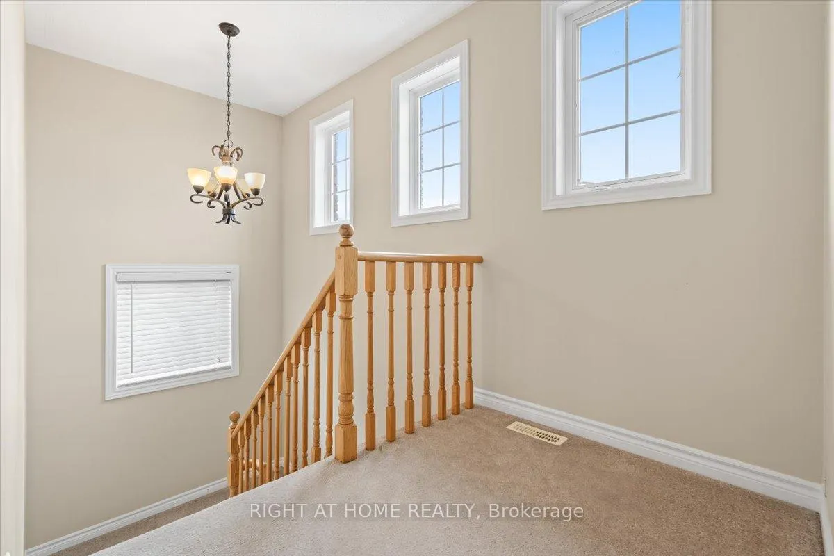 Photo 9 of 7 Michael Crescent, Barrie, East Bayfield — HOMEH