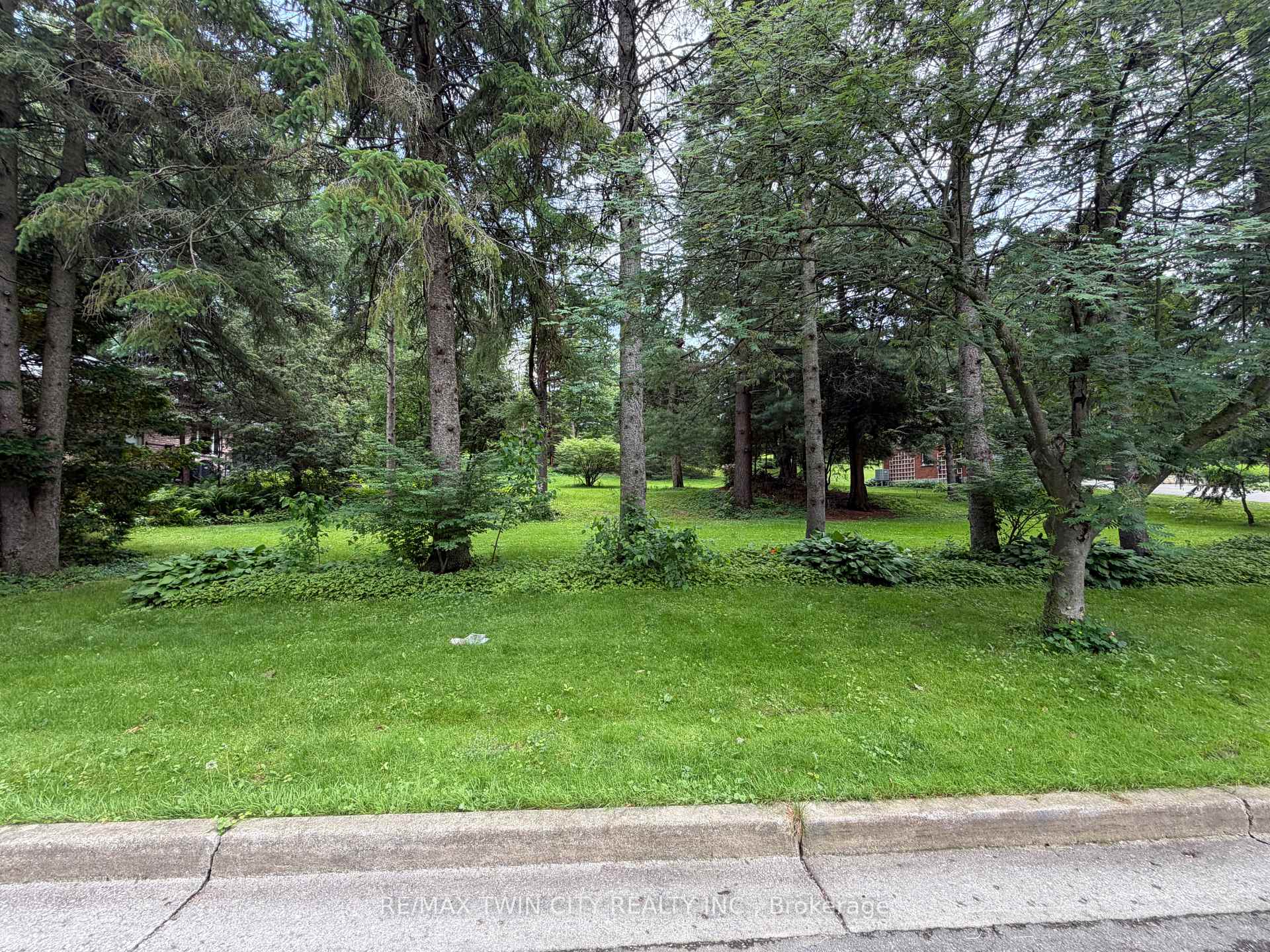 Photo 3 of 154 McCall Crescent, Norfolk, Simcoe — HOMEH