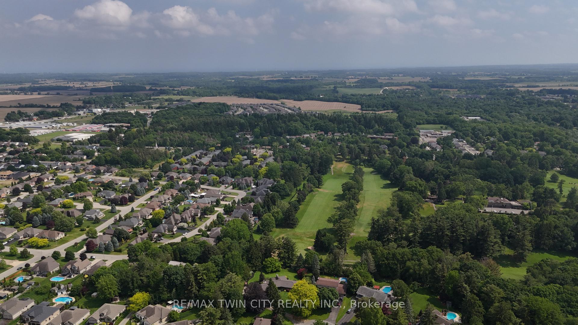Photo 5 of 154 McCall Crescent, Norfolk, Simcoe — HOMEH