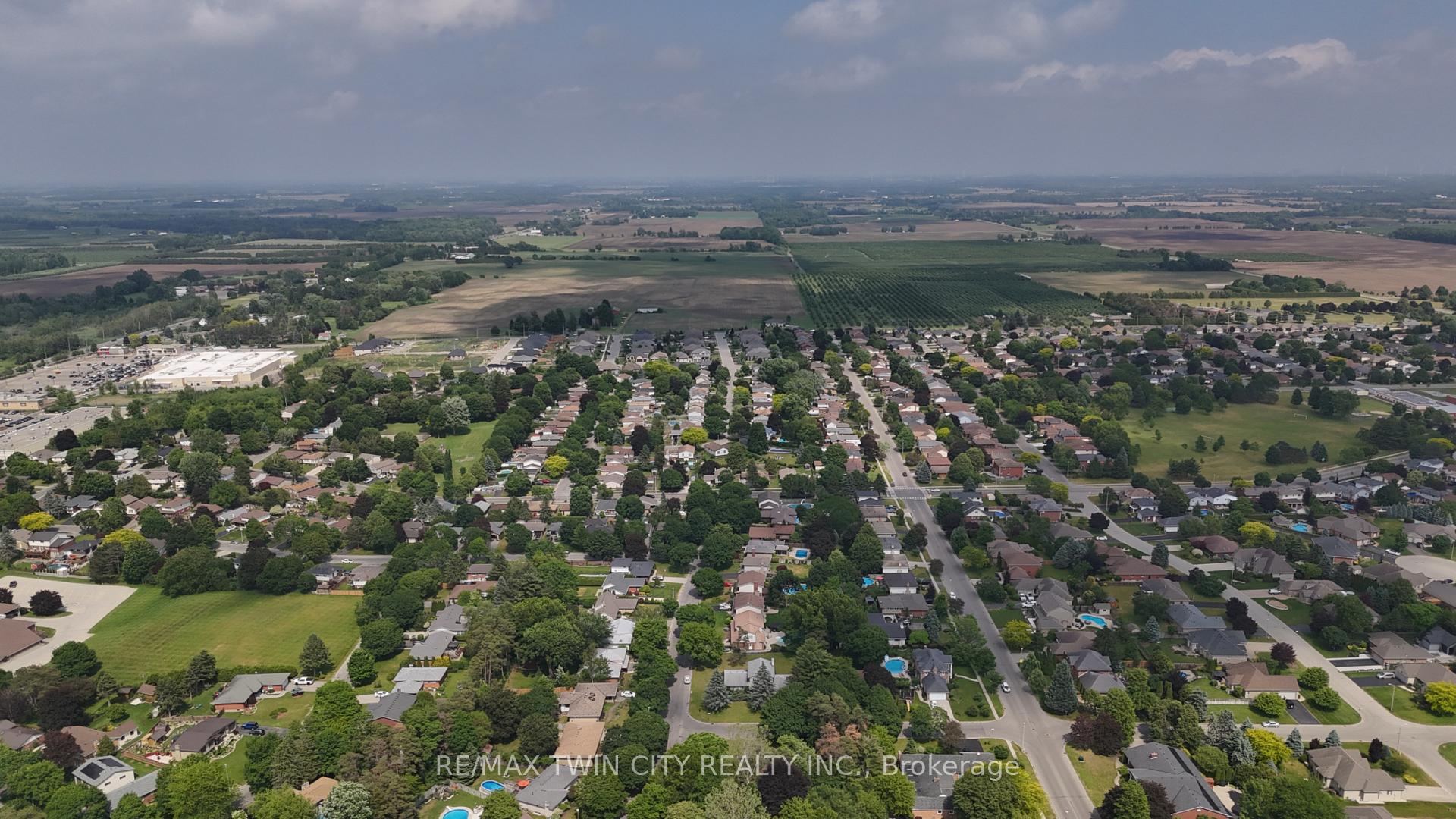 Photo 6 of 154 McCall Crescent, Norfolk, Simcoe — HOMEH