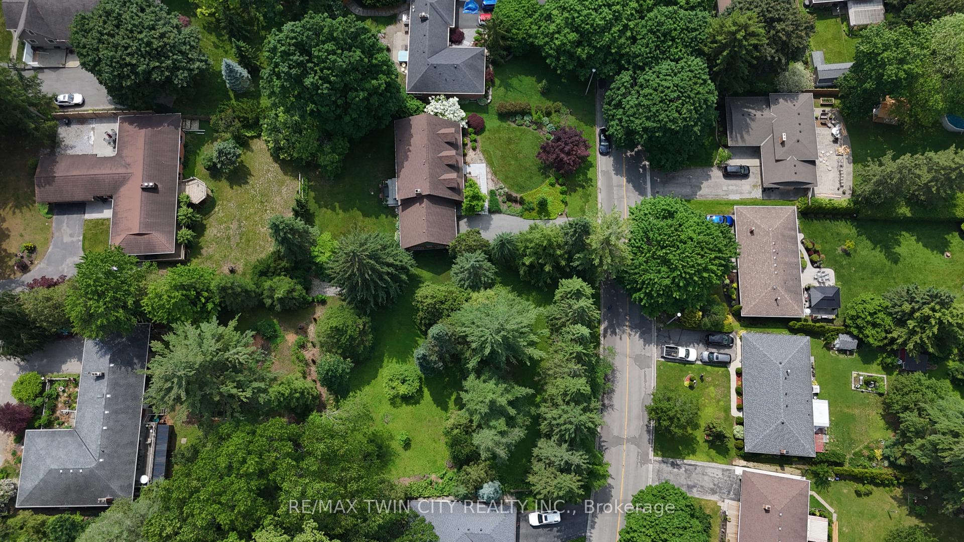 Photo 8 of 154 McCall Crescent, Norfolk, Simcoe — HOMEH