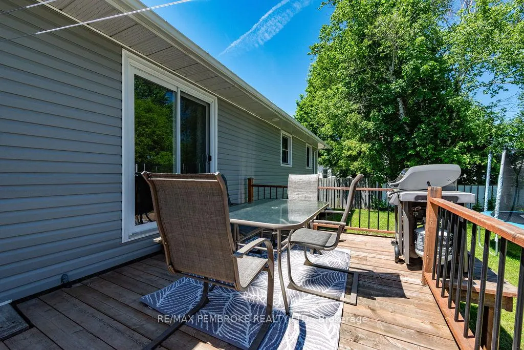 Photo 3 of 615 Lorne Street, Laurentian Valley — HOMEH