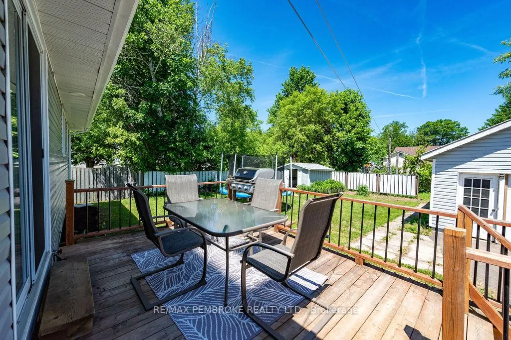 Photo 4 of 615 Lorne Street, Laurentian Valley — HOMEH