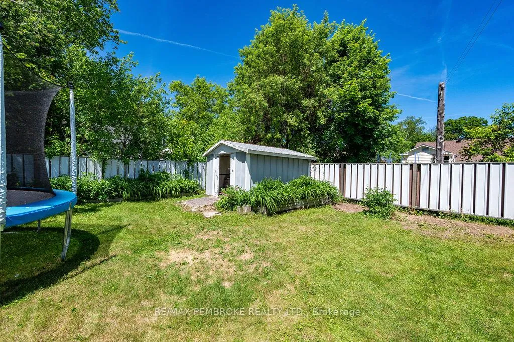 Photo 7 of 615 Lorne Street, Laurentian Valley — HOMEH