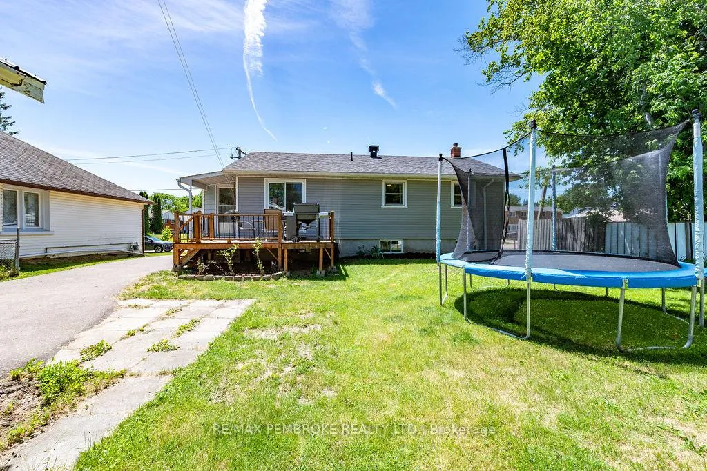 Photo 8 of 615 Lorne Street, Laurentian Valley — HOMEH