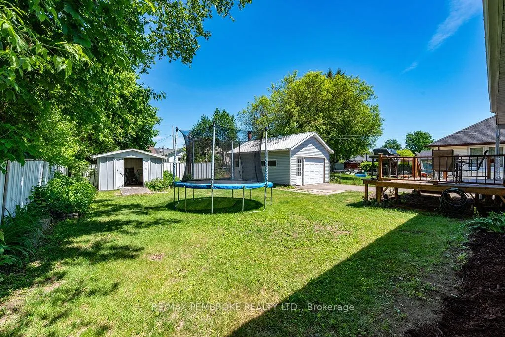 Photo 9 of 615 Lorne Street, Laurentian Valley — HOMEH