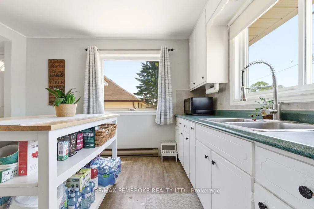 Photo 14 of 615 Lorne Street, Laurentian Valley — HOMEH
