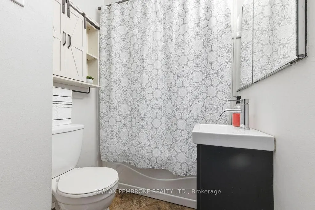 Photo 16 of 615 Lorne Street, Laurentian Valley — HOMEH