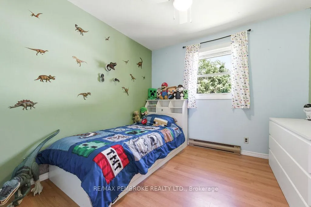 Photo 17 of 615 Lorne Street, Laurentian Valley — HOMEH