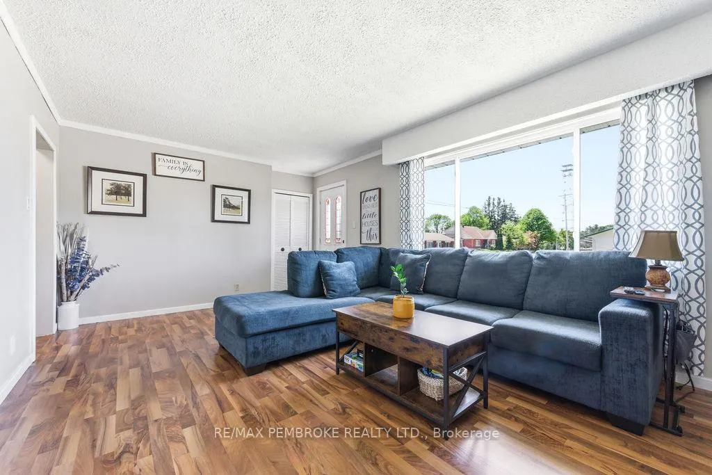 Photo 21 of 615 Lorne Street, Laurentian Valley — HOMEH