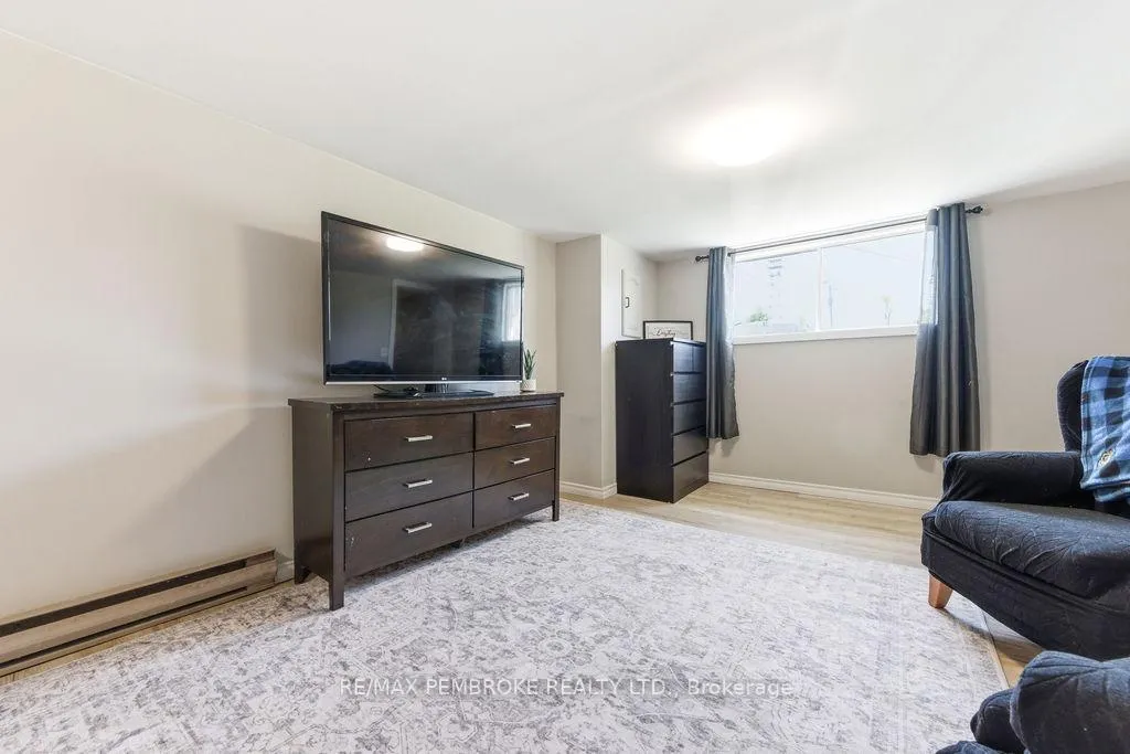 Photo 23 of 615 Lorne Street, Laurentian Valley — HOMEH