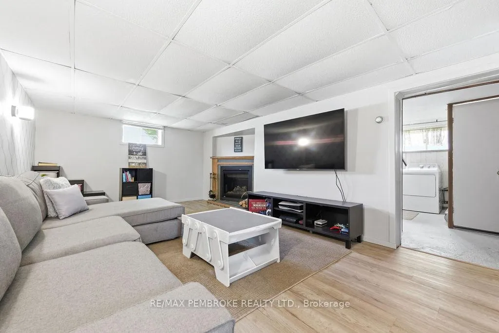 Photo 24 of 615 Lorne Street, Laurentian Valley — HOMEH