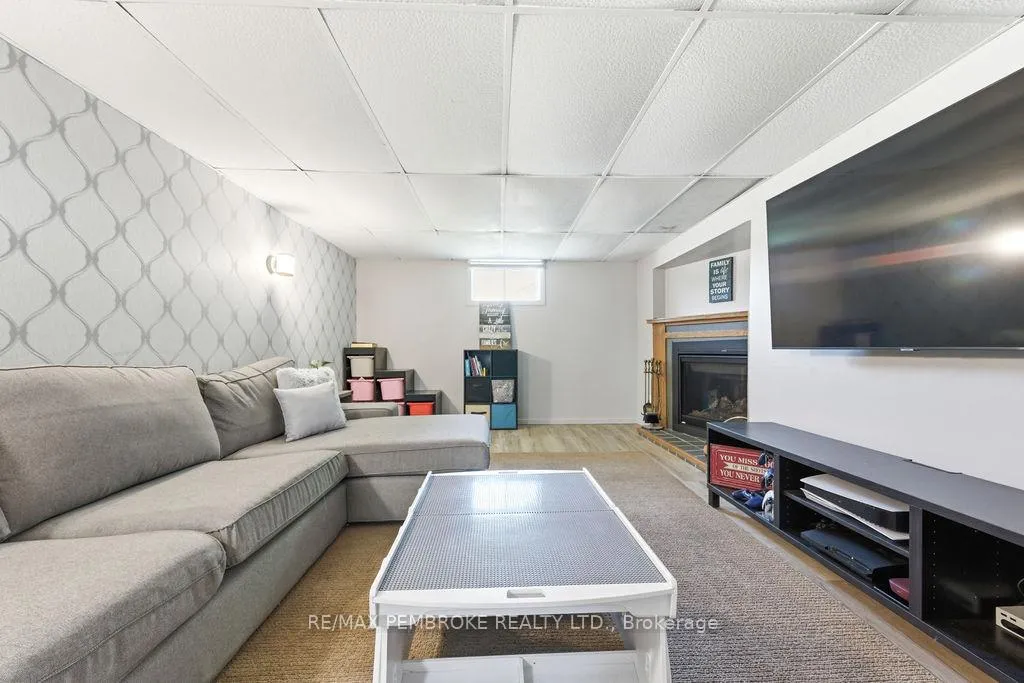 Photo 25 of 615 Lorne Street, Laurentian Valley — HOMEH