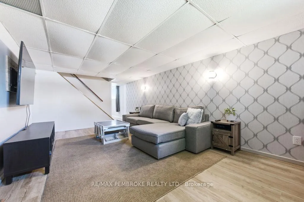 Photo 26 of 615 Lorne Street, Laurentian Valley — HOMEH