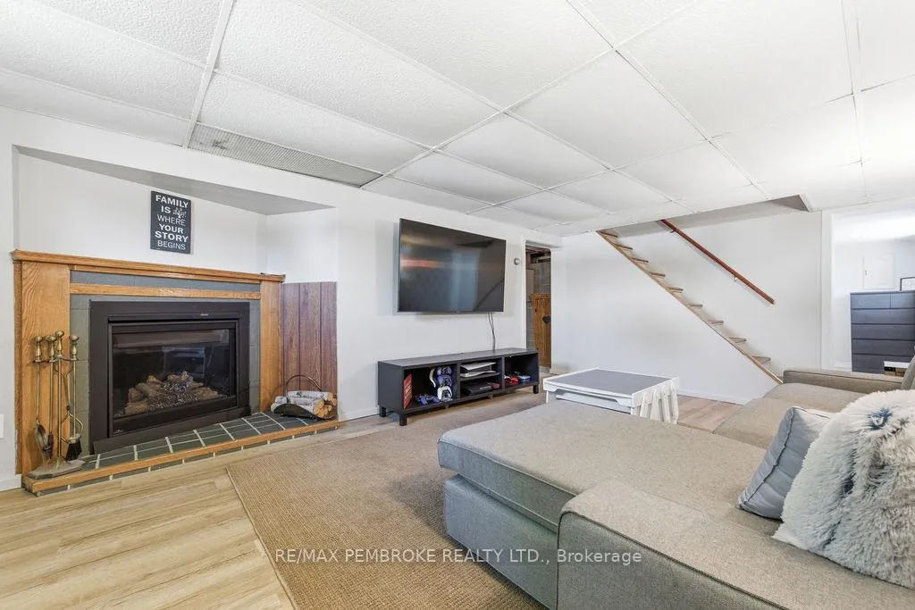 Photo 28 of 615 Lorne Street, Laurentian Valley — HOMEH