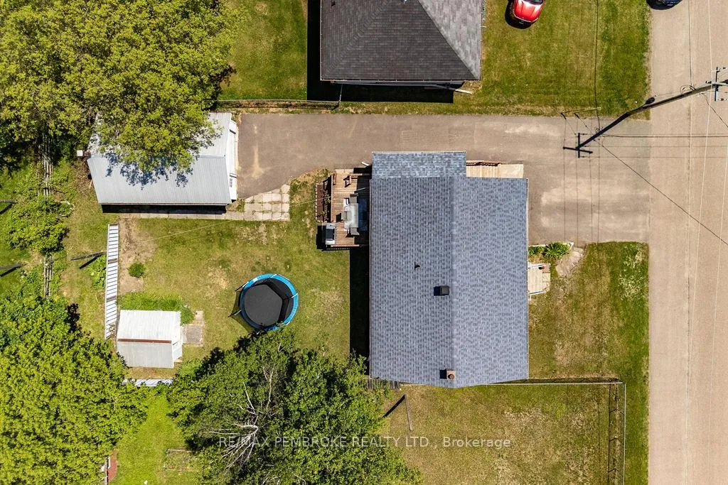 Photo 32 of 615 Lorne Street, Laurentian Valley — HOMEH