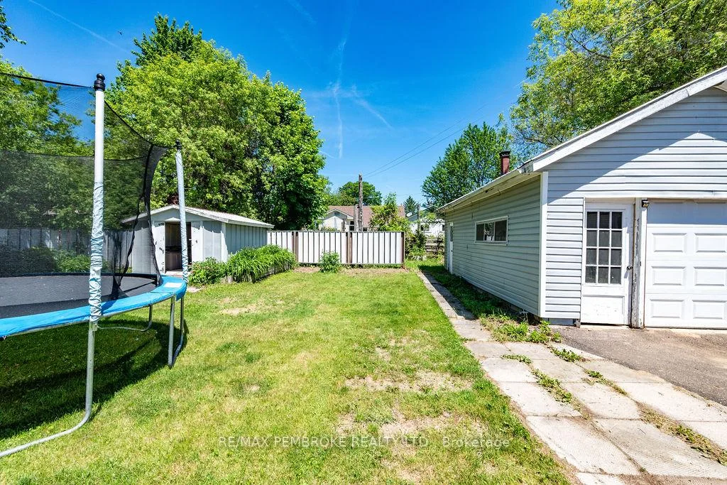 Photo 36 of 615 Lorne Street, Laurentian Valley — HOMEH