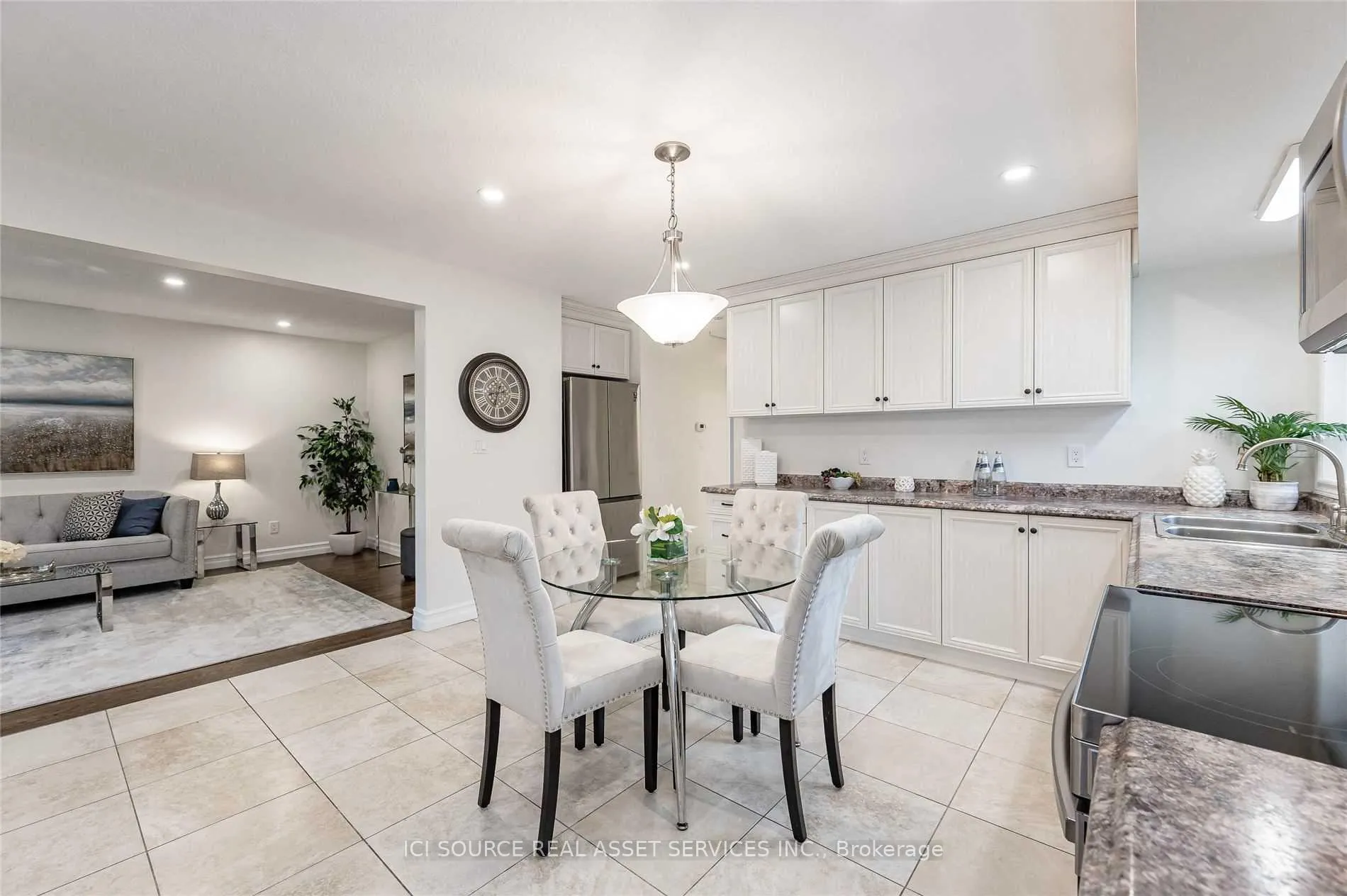 Photo 5 of Unit Upper, 27 Brenlyn Court, Hamilton, Westcliffe — HOMEH