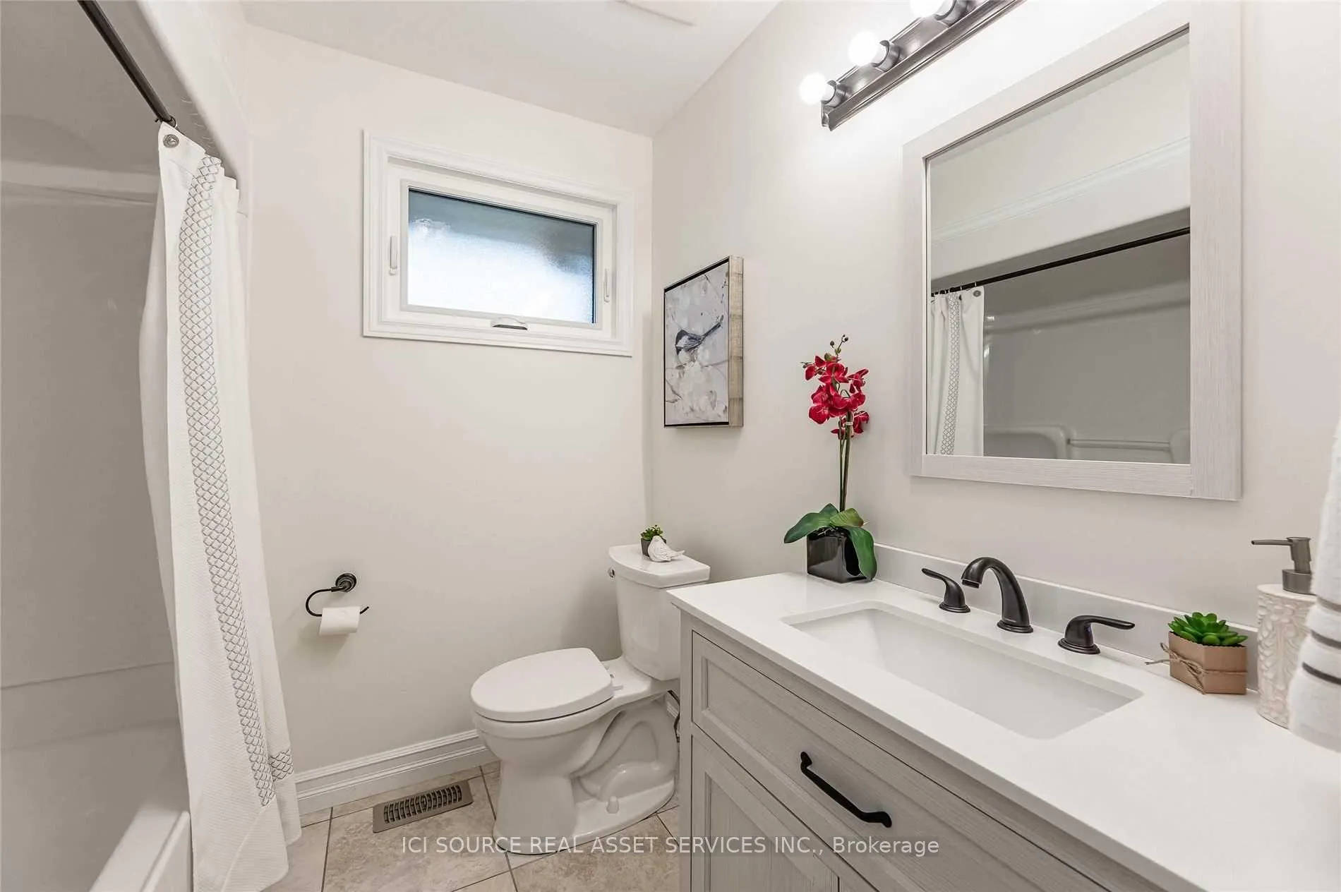 Photo 10 of Unit Upper, 27 Brenlyn Court, Hamilton, Westcliffe — HOMEH