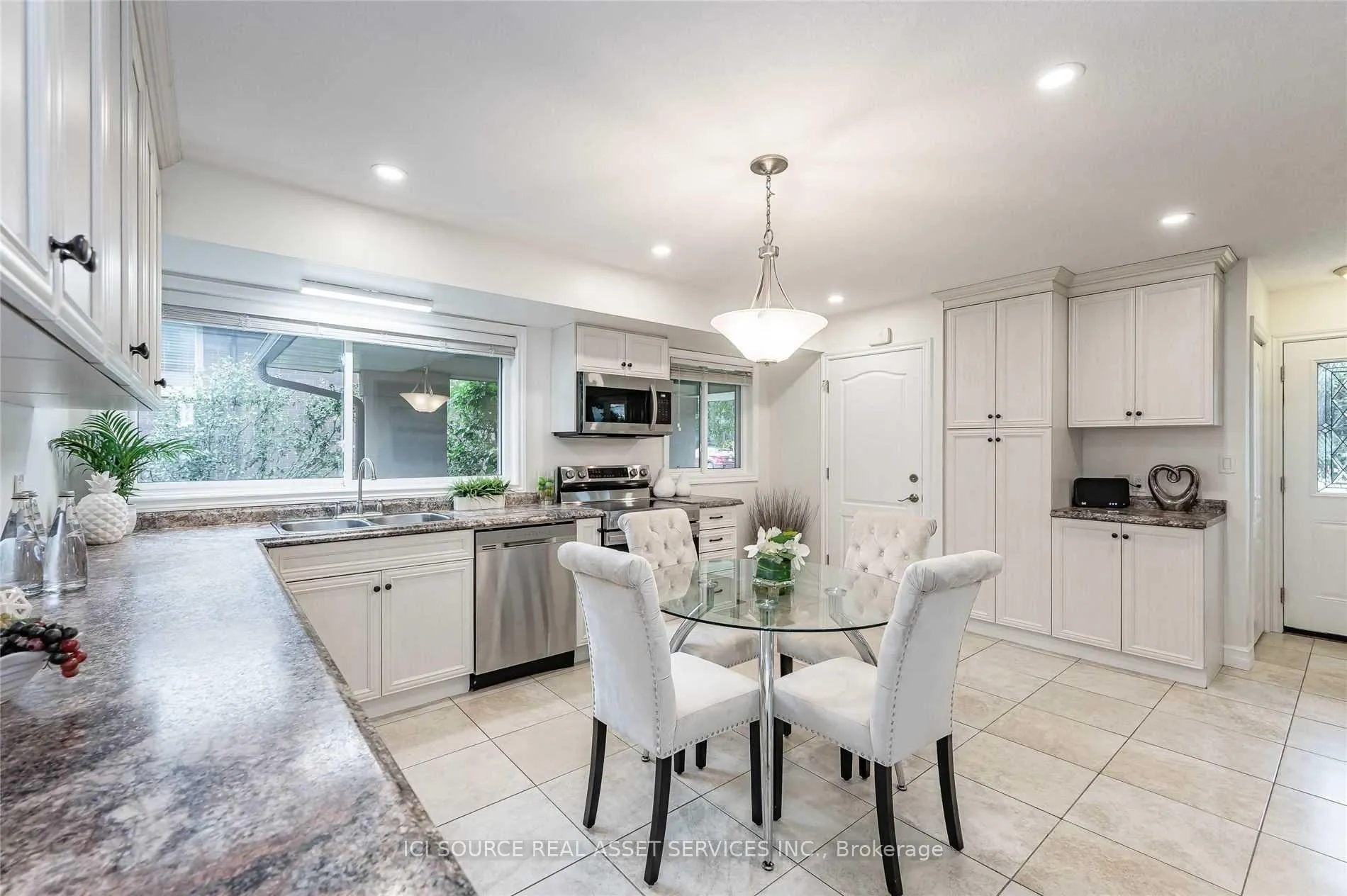 Photo 13 of Unit Upper, 27 Brenlyn Court, Hamilton, Westcliffe — HOMEH