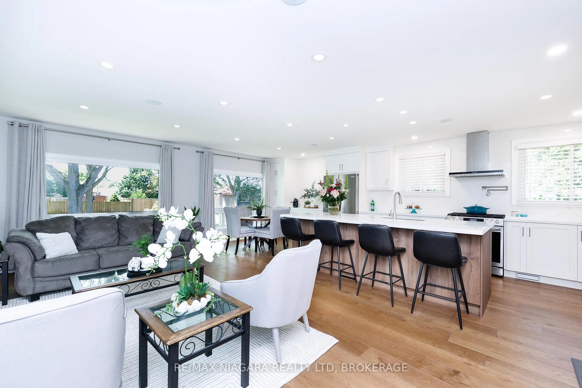 Photo 2 of 3100 Rapelje Street, Niagara Falls, Chippawa — HOMEH