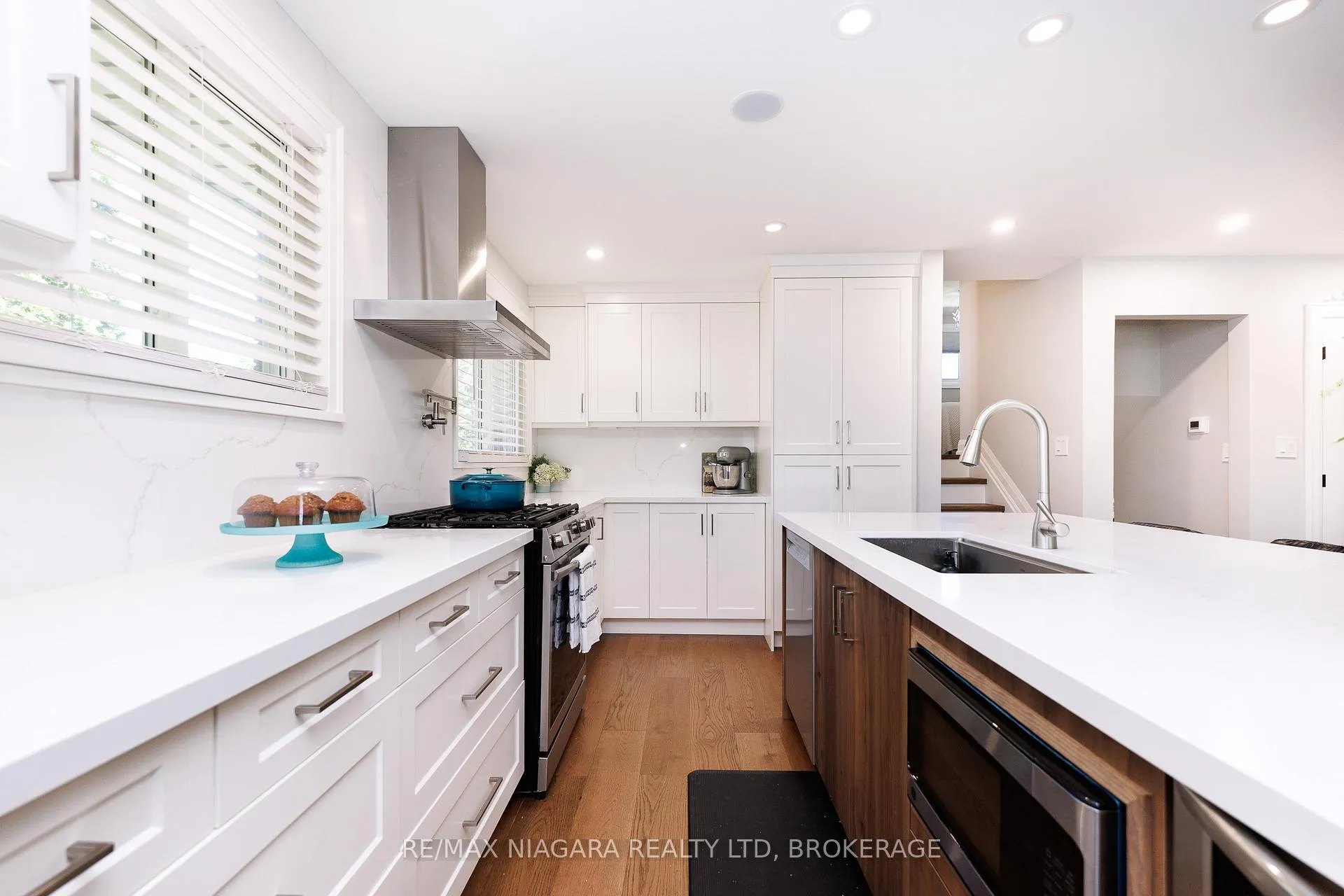 Photo 3 of 3100 Rapelje Street, Niagara Falls, Chippawa — HOMEH