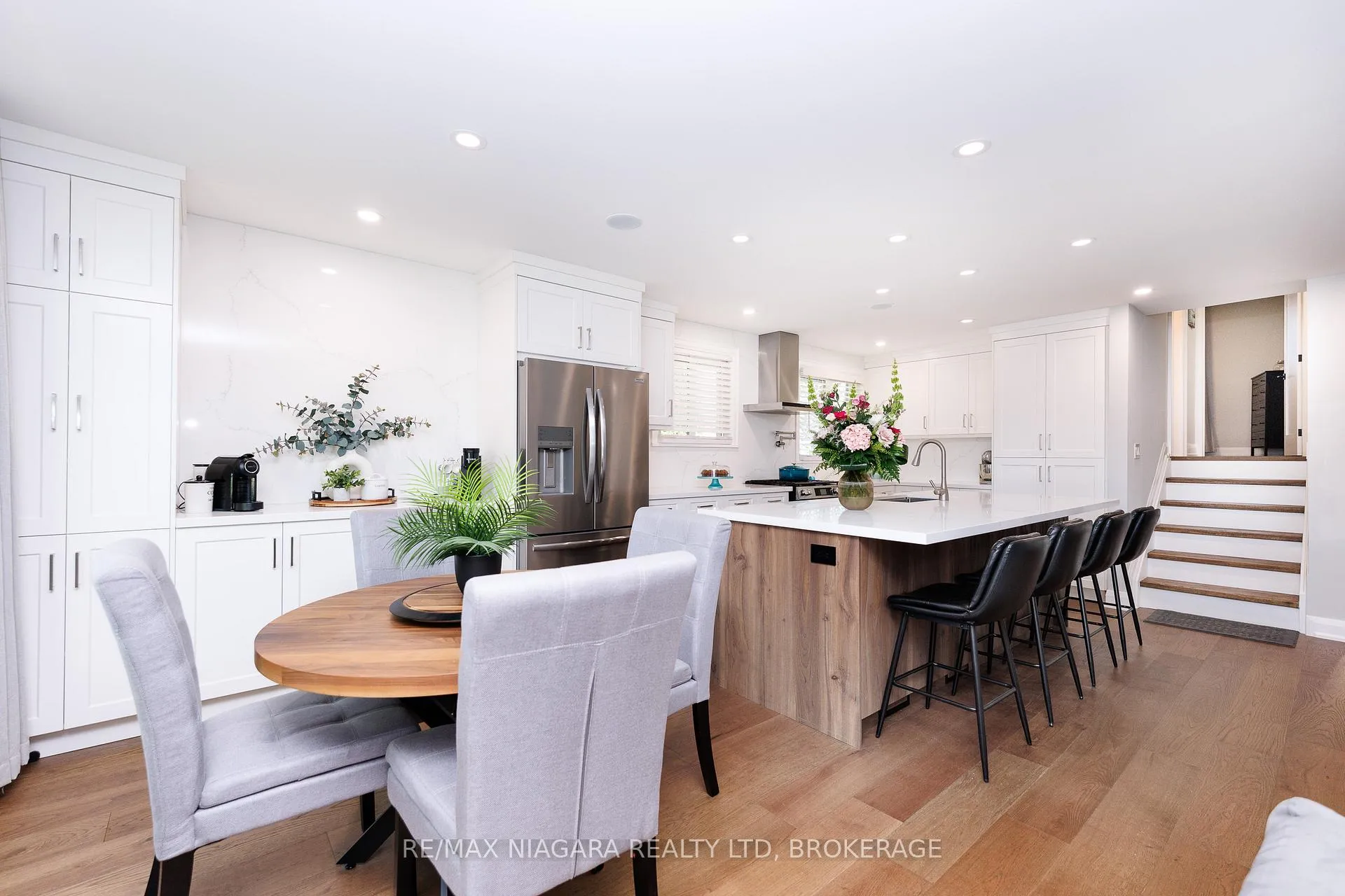 Photo 5 of 3100 Rapelje Street, Niagara Falls, Chippawa — HOMEH