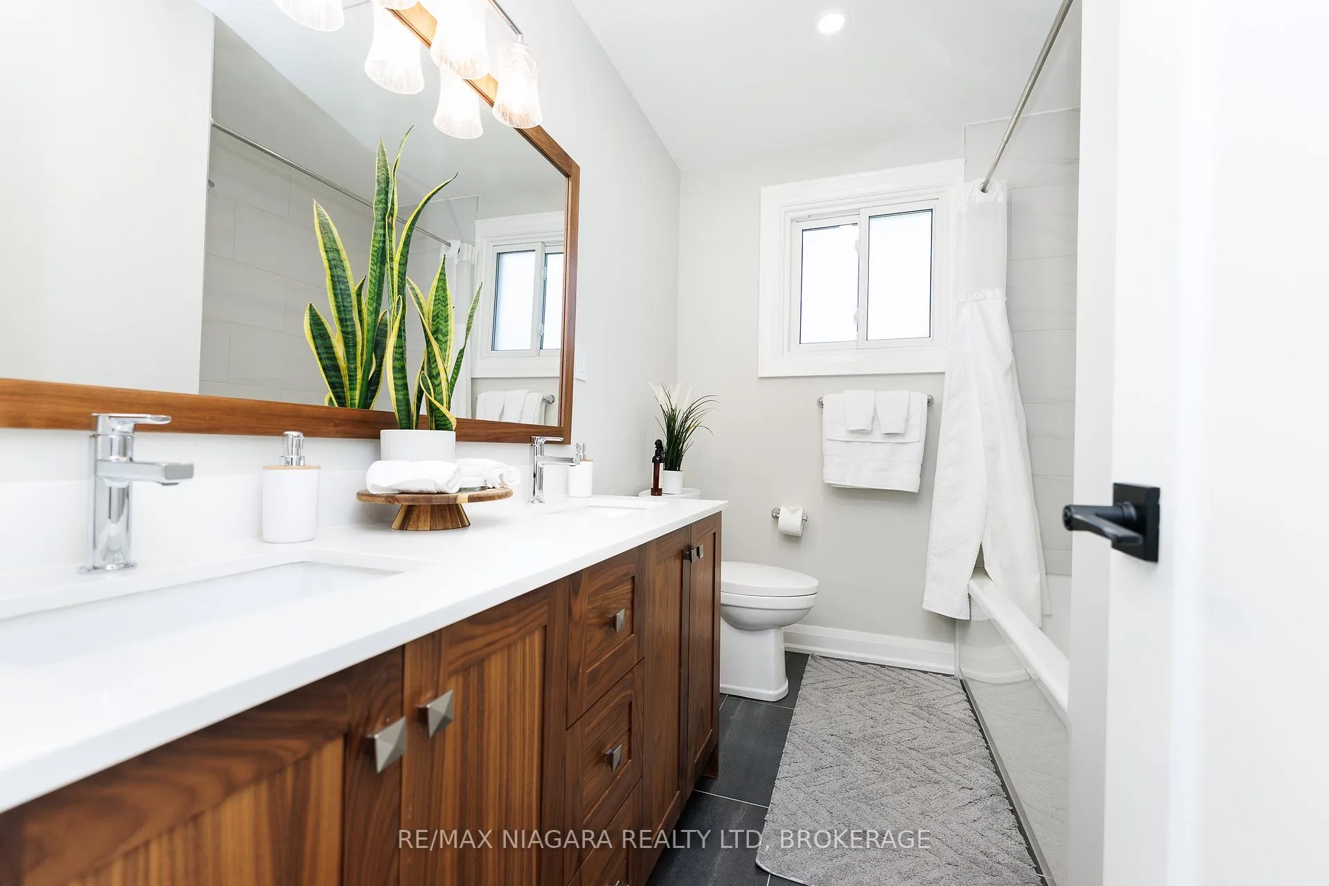 Photo 12 of 3100 Rapelje Street, Niagara Falls, Chippawa — HOMEH