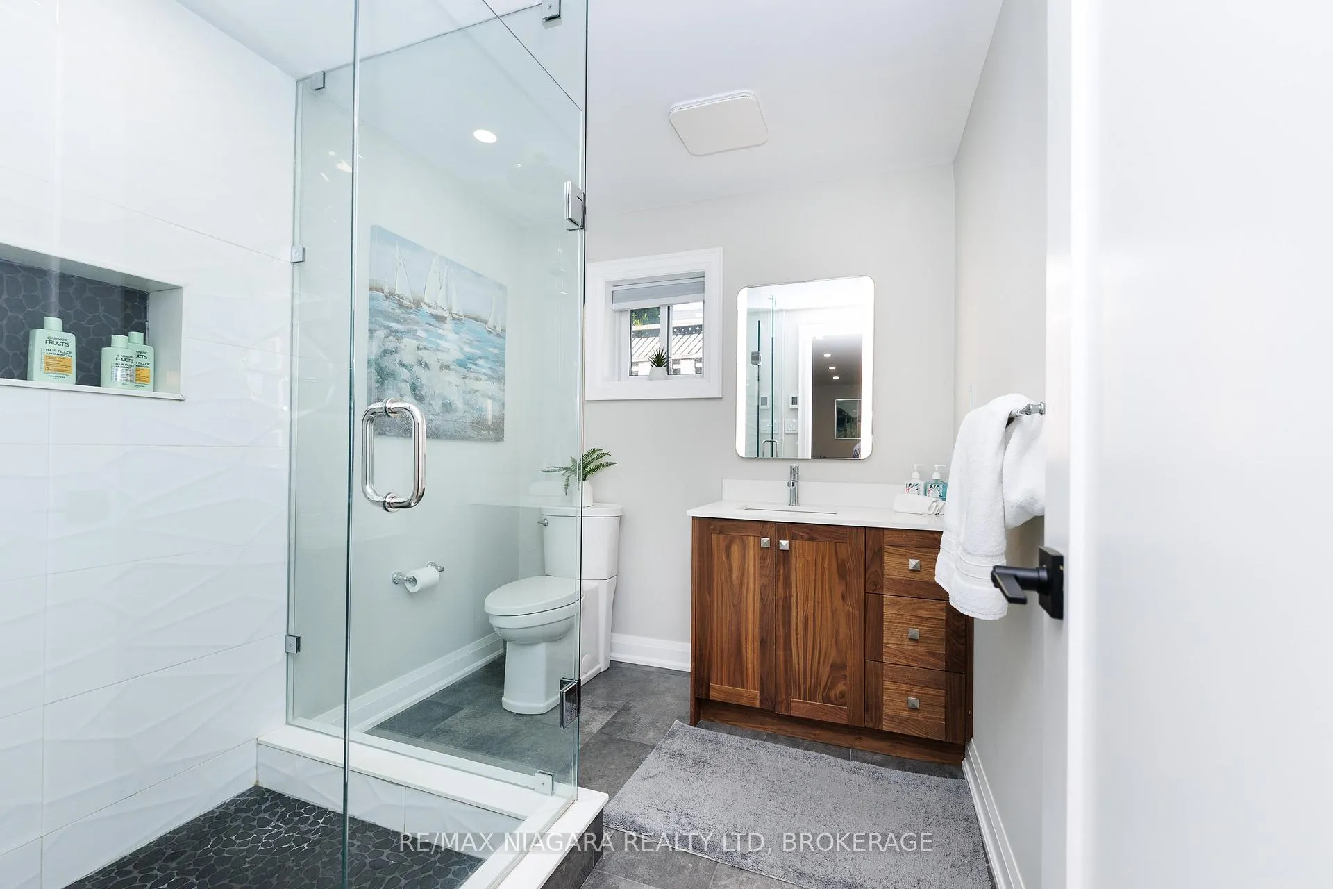 Photo 16 of 3100 Rapelje Street, Niagara Falls, Chippawa — HOMEH