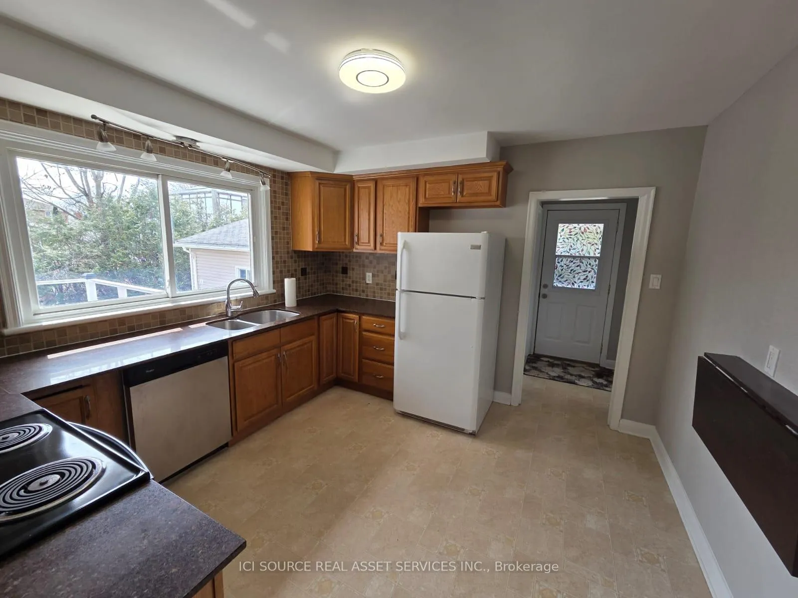 Photo 9 of 30 Sunnycrest Drive, Ottawa, City View/Skyline/Fisher Heights/Parkwood Hills — HOMEH