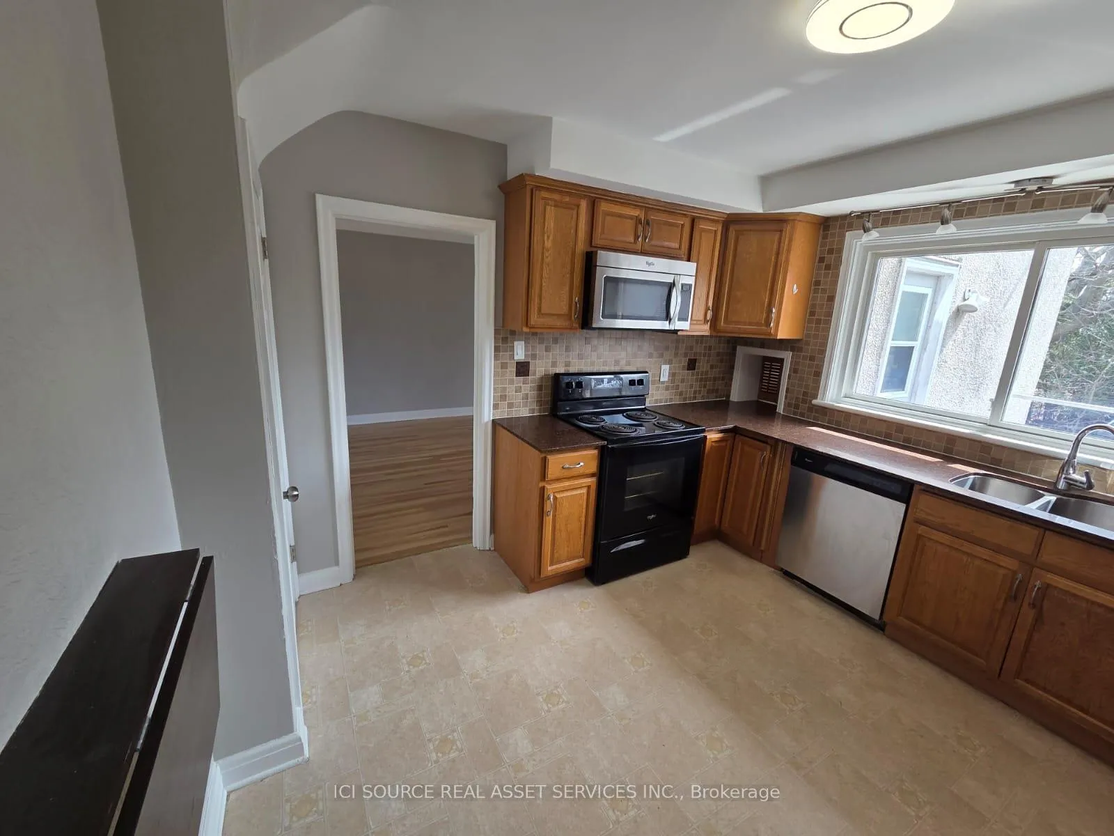 Photo 10 of 30 Sunnycrest Drive, Ottawa, City View/Skyline/Fisher Heights/Parkwood Hills — HOMEH