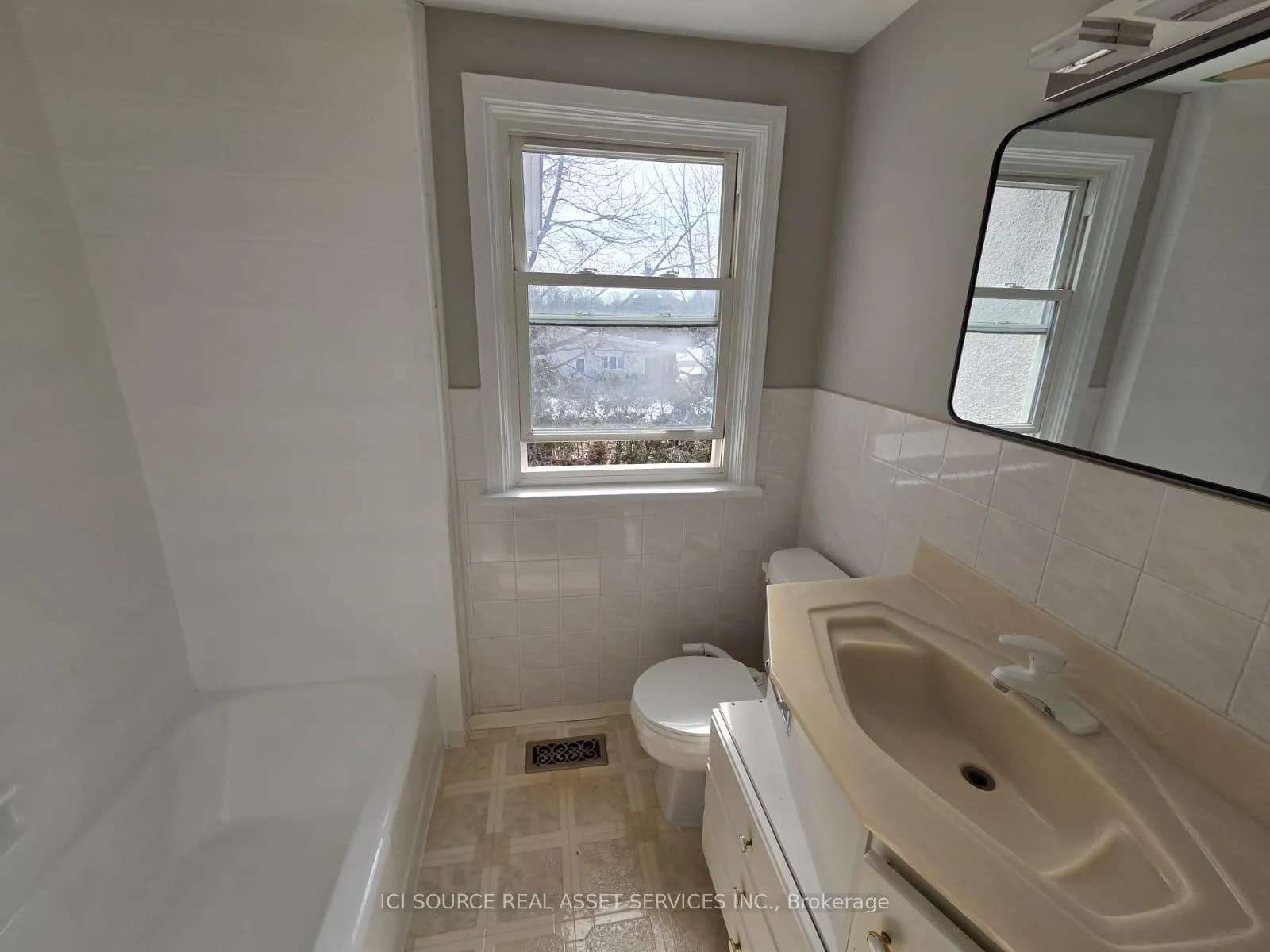 Photo 19 of 30 Sunnycrest Drive, Ottawa, City View/Skyline/Fisher Heights/Parkwood Hills — HOMEH