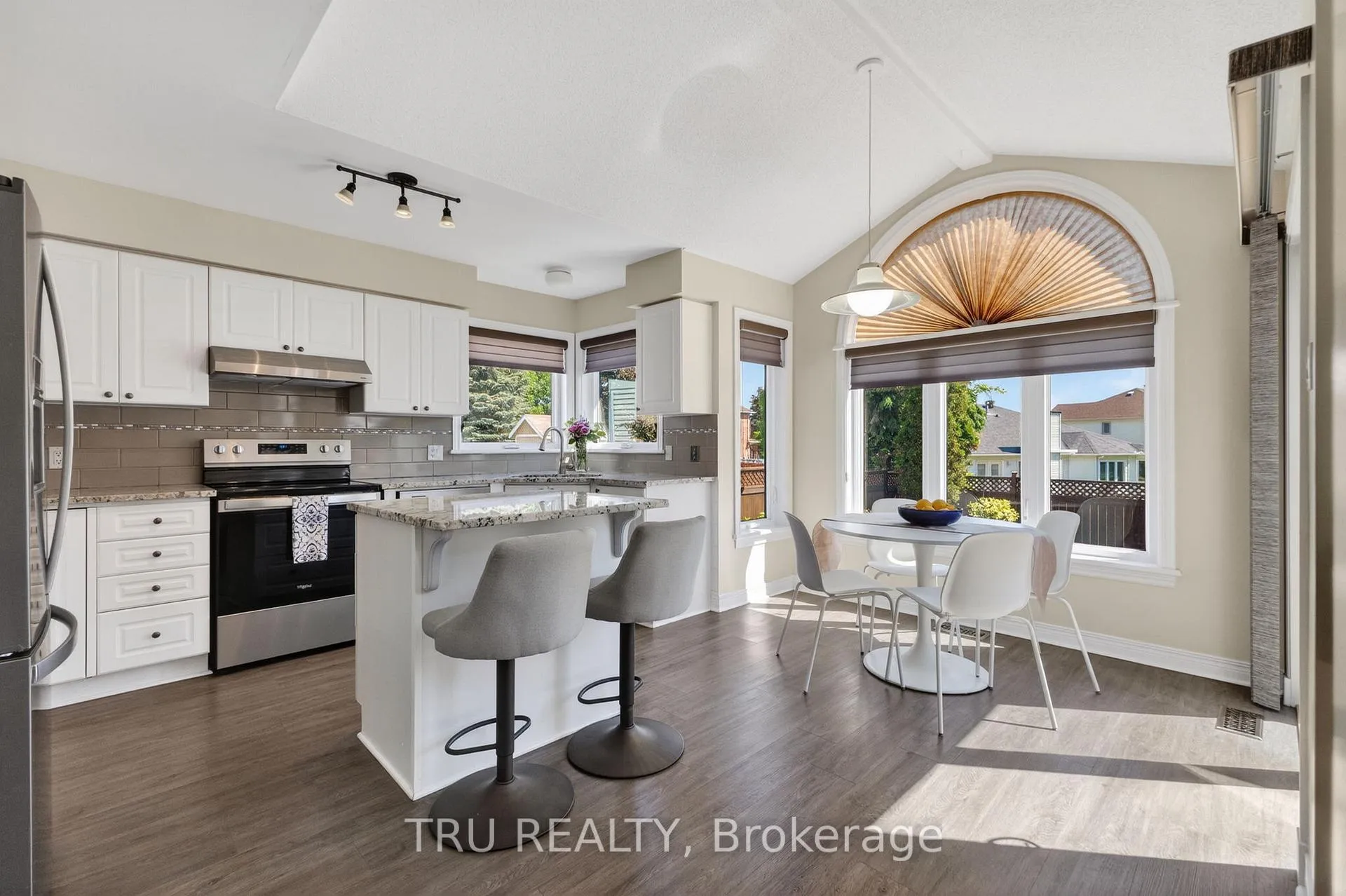 Photo 11 of 110 Grenadier Way, Ottawa, Barrhaven - Longfields — HOMEH