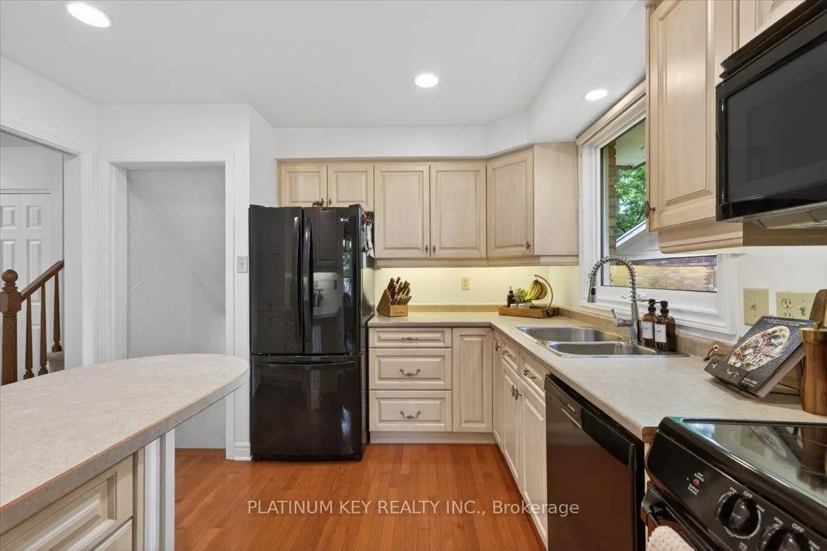 Photo 10 of 176 Dearborn Avenue, London, South K — HOMEH