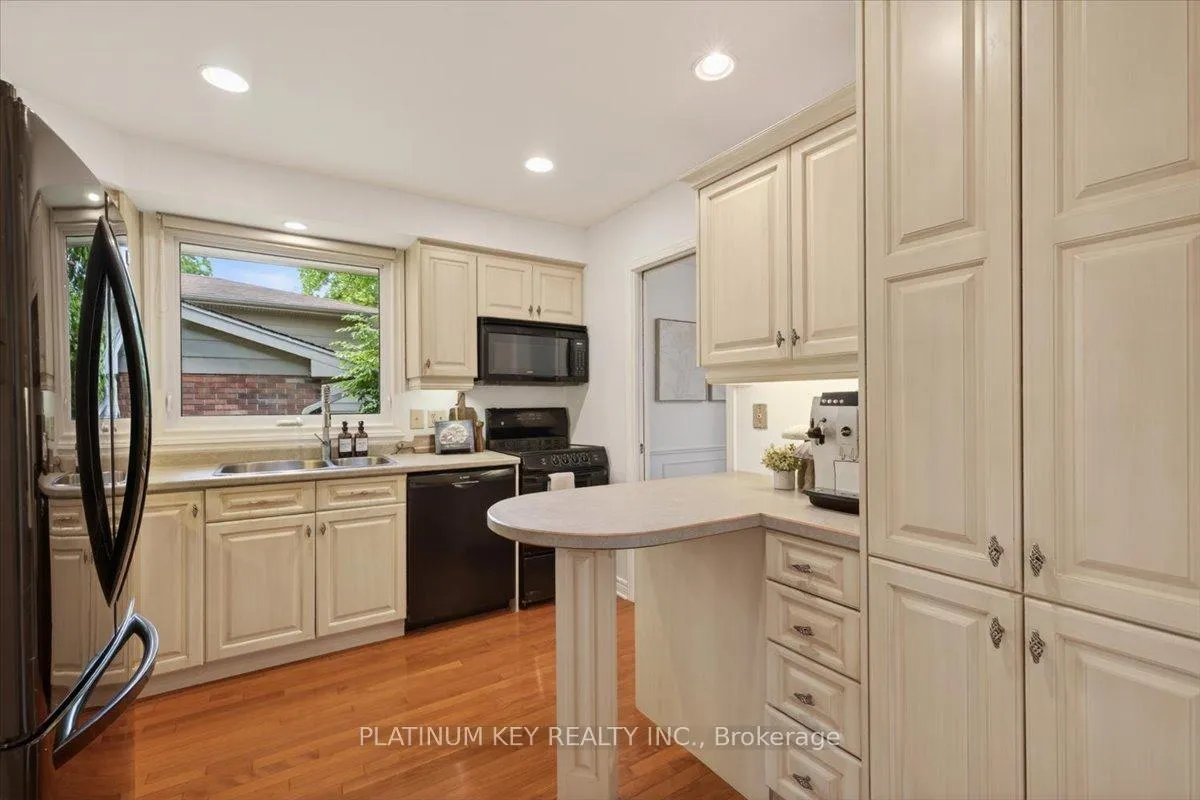 Photo 12 of 176 Dearborn Avenue, London, South K — HOMEH