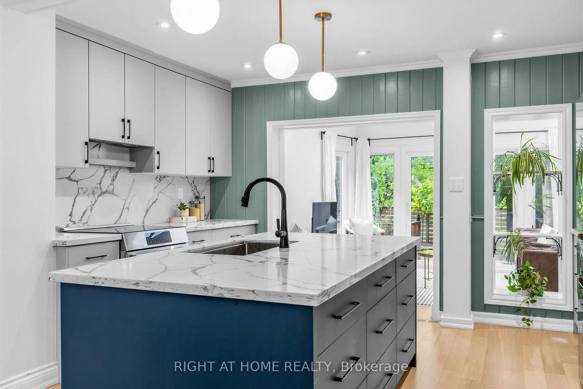 Photo 9 of 1022 Mount Pleasant Road, Toronto, Mount Pleasant East — HOMEH