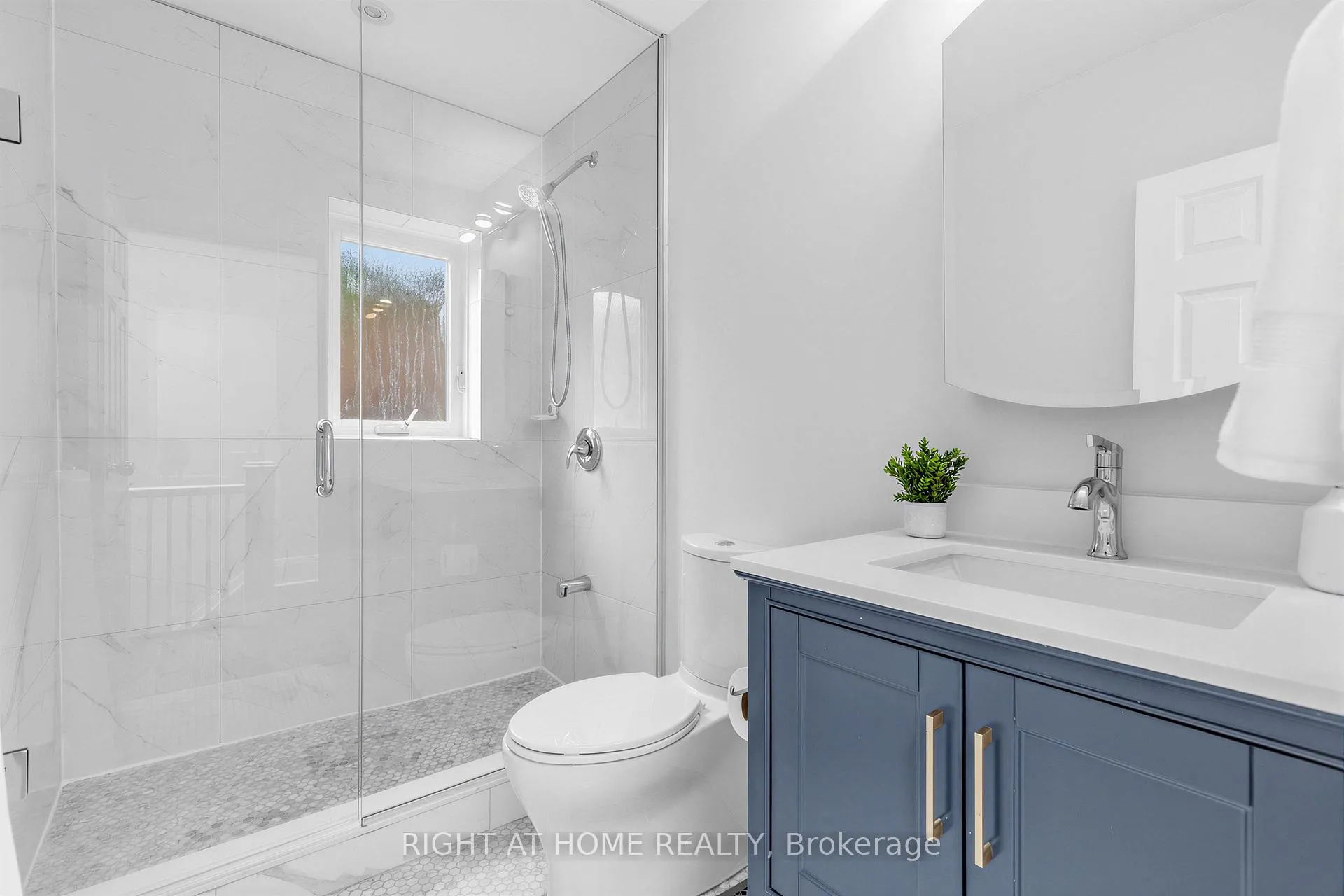 Photo 21 of 1022 Mount Pleasant Road, Toronto, Mount Pleasant East — HOMEH