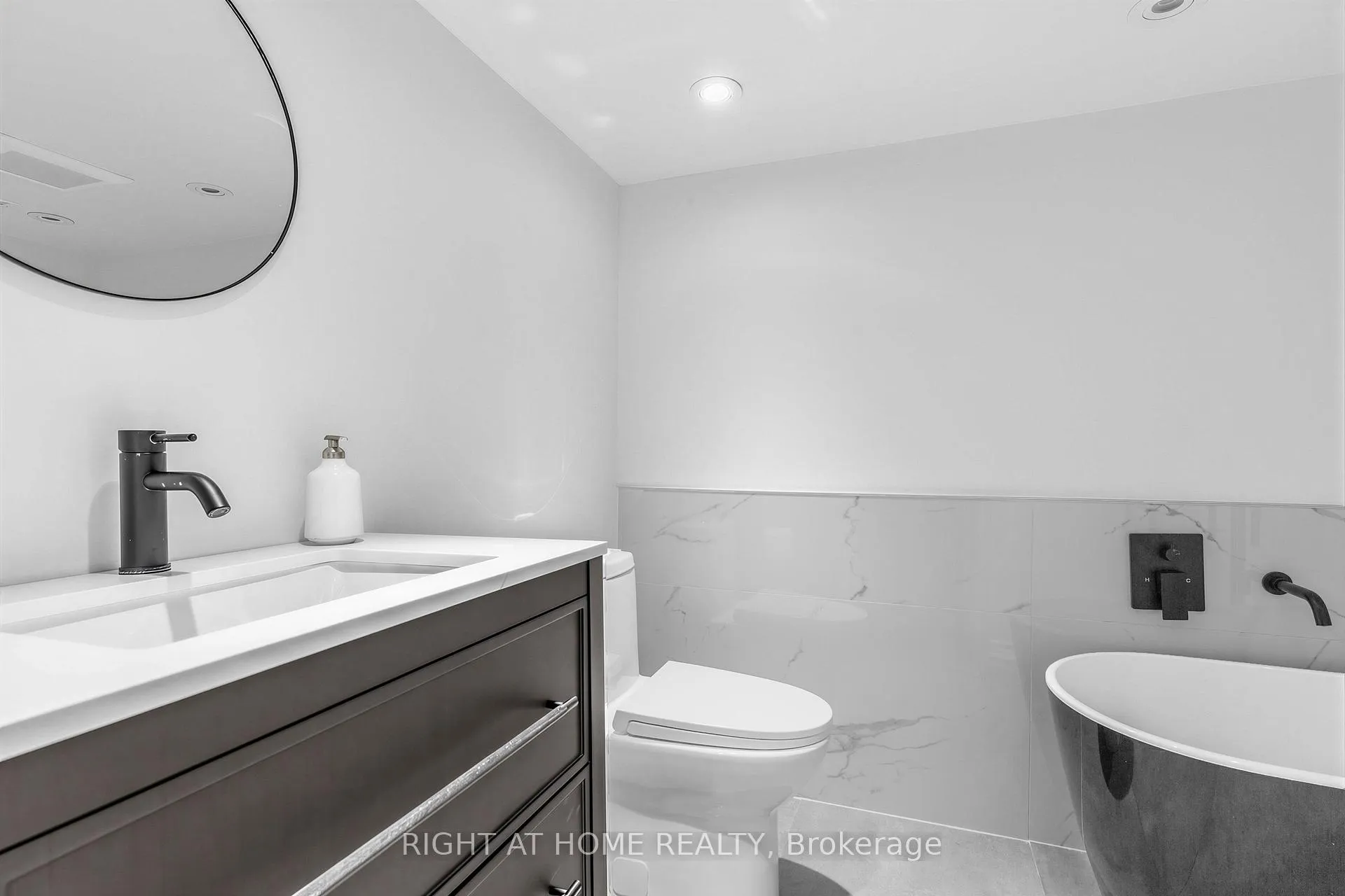 Photo 26 of 1022 Mount Pleasant Road, Toronto, Mount Pleasant East — HOMEH
