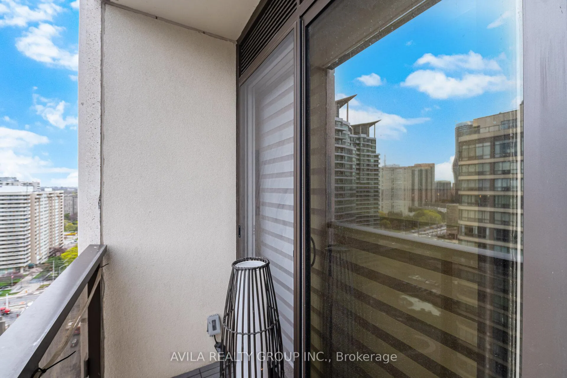 Photo 25 of 36 elm Drive, Mississauga, Fairview — HOMEH