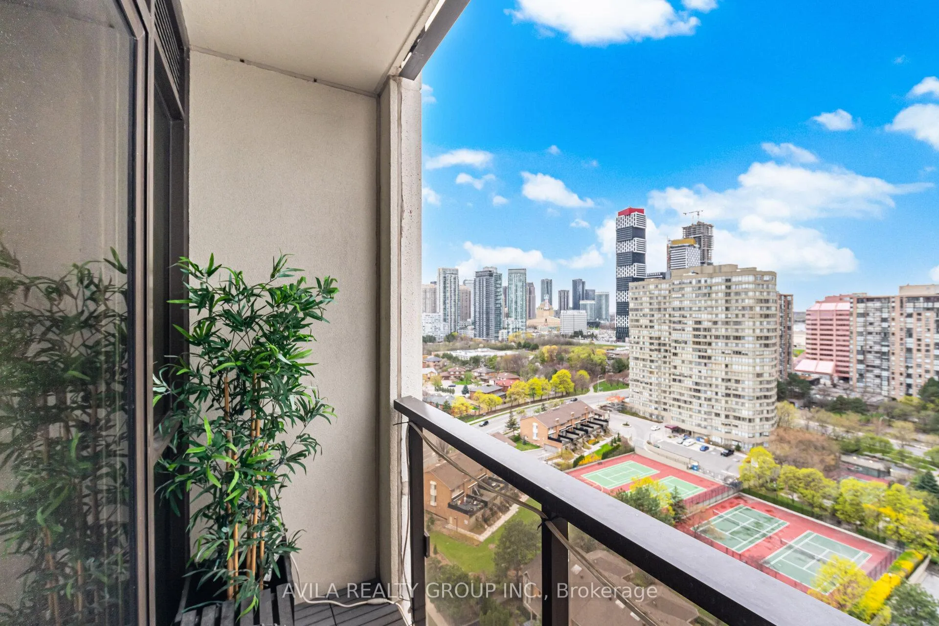 Photo 26 of 36 elm Drive, Mississauga, Fairview — HOMEH