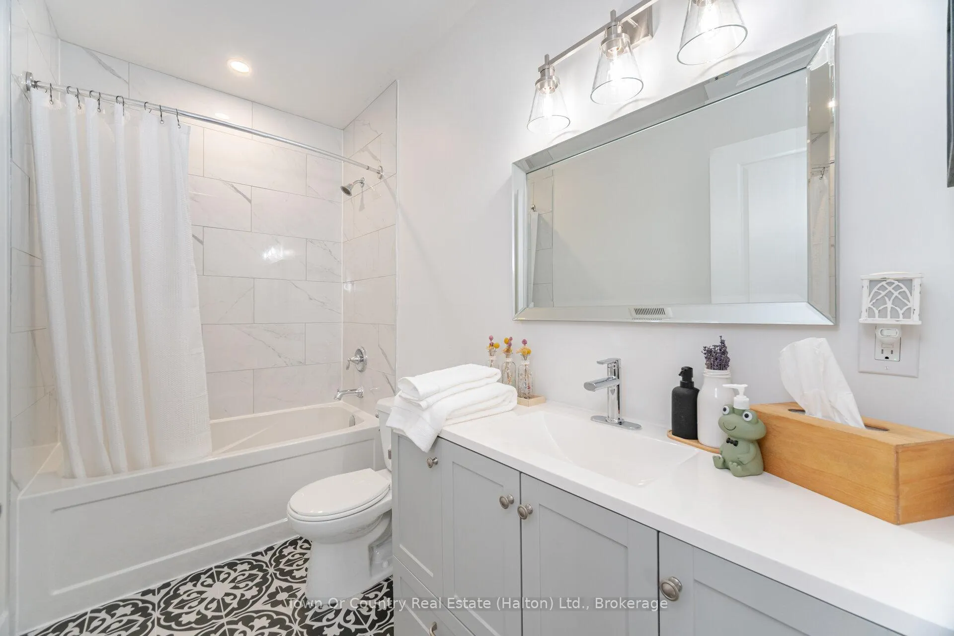 Photo 6 of 23 Prince Street, St. Catharines, E. Chester — HOMEH