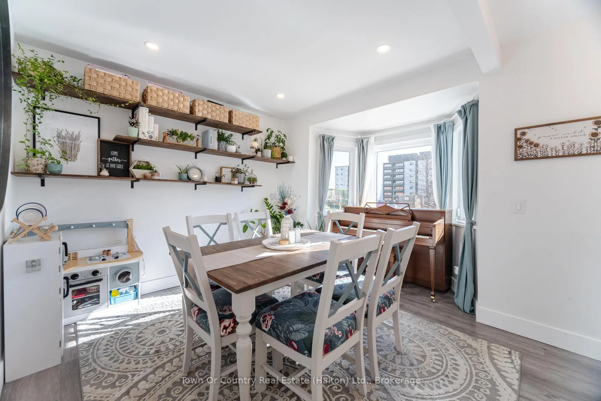 Photo 8 of 23 Prince Street, St. Catharines, E. Chester — HOMEH