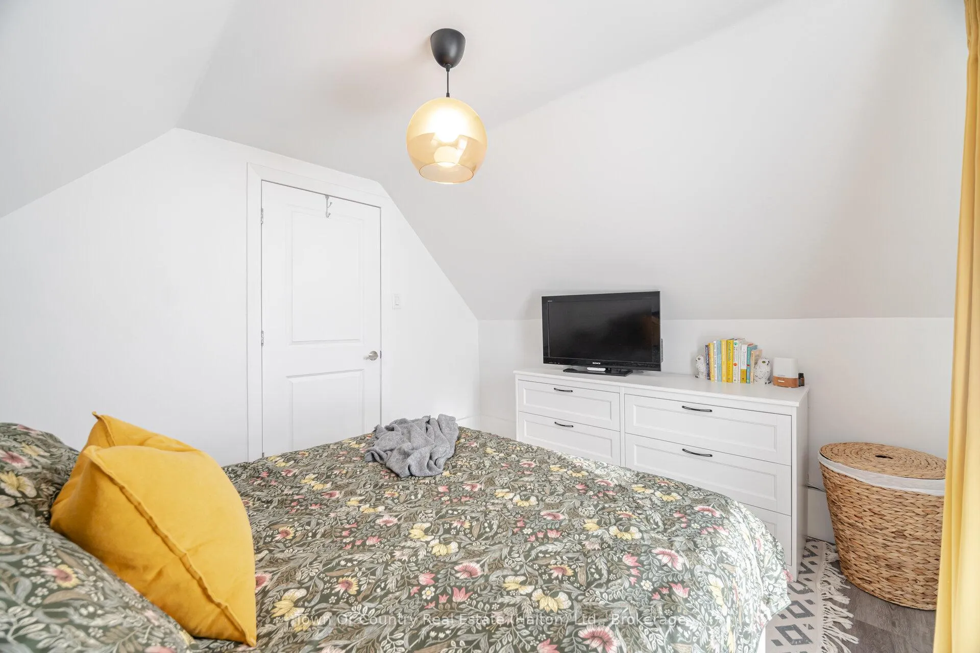 Photo 16 of 23 Prince Street, St. Catharines, E. Chester — HOMEH
