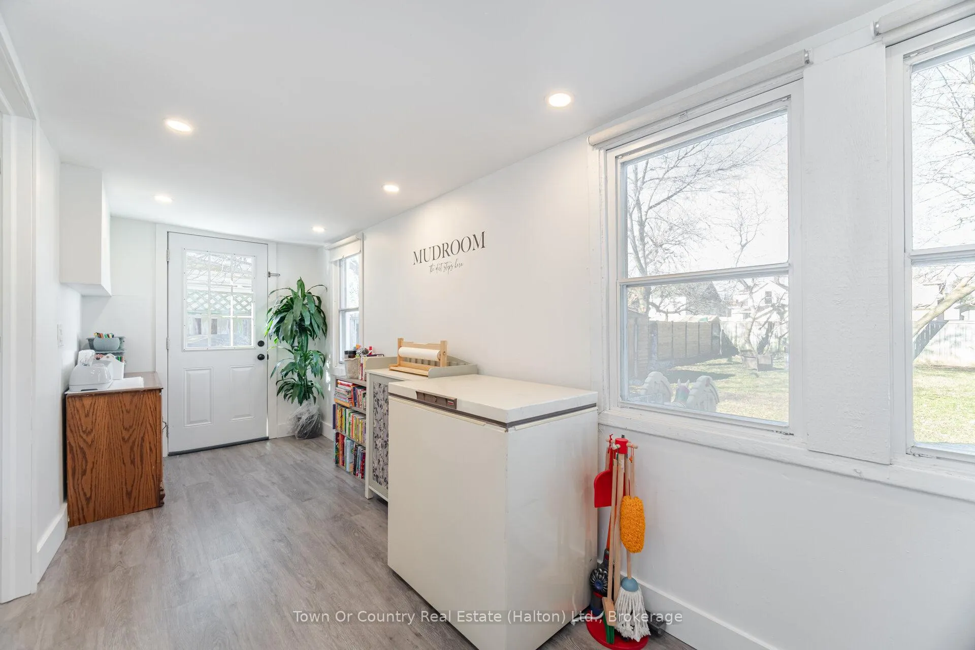 Photo 24 of 23 Prince Street, St. Catharines, E. Chester — HOMEH